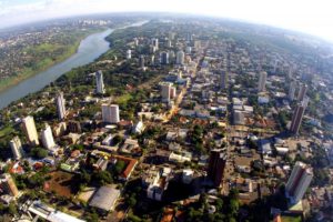 Vista aérea da cidade de Foz do Iguaçu.