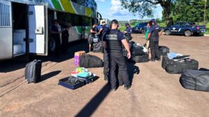 Receita Federal apreende 2,3 kg de droga "dry" em ônibus em Céu Azul