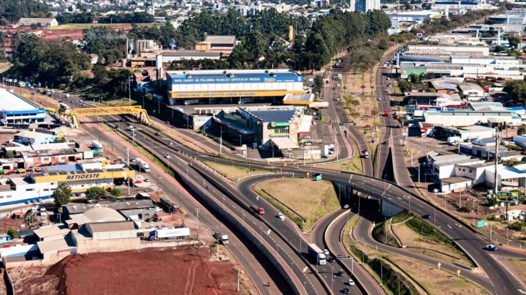 Obras da nova concessão vão se conectar a uma obra recente, que é a construção do Trevo Cataratas, em Cascavel. Foto: Roberto Dziura Jr./AEN