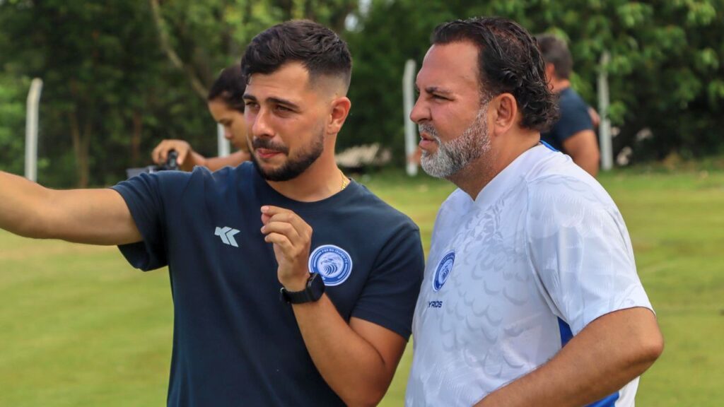 Vinícius Moresco, treinador do Foz do Iguaçu F.C Sub-15. Foto: Franz Fleischfresser/Divulgação Assessoria.