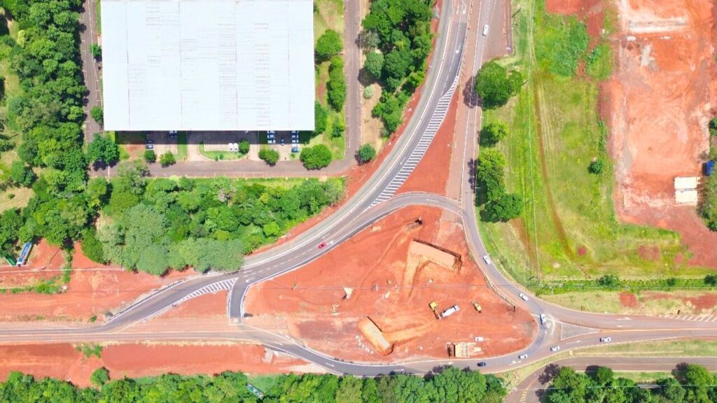 Obra do viaduto de acesso ao Aeroporto Internacional de Foz. Foto: Divulgação DER/PR.