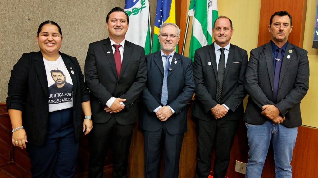 Novos membros do Conselho de Ética e Decoro Parlamentar da Câmara de Vereadores de Foz do Iguaçu. Foto: Christian Rizzi/Divulgação Câmara Foz.