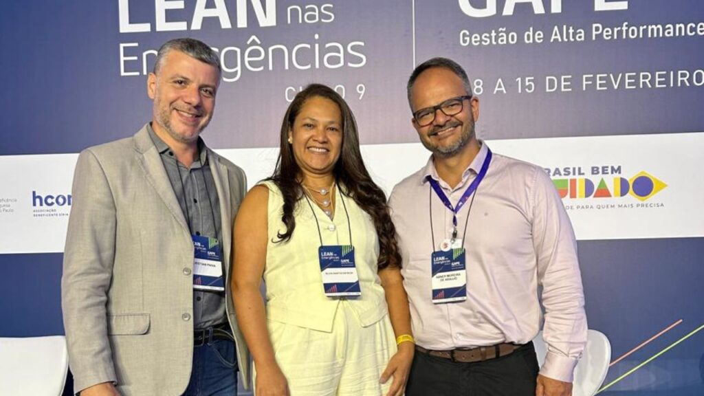 Equipe de colaboradores do Hospital Municipal Padre Germano Lauck participa do seminário "Gestão de Alta Performance em Emergência". Foto: Divulgação AMN.