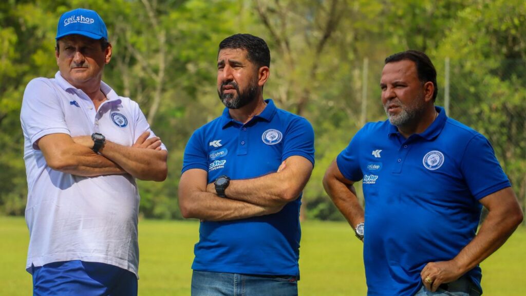 Novo técnico é recebido no Foz do Iguaçu F.C. Foto: Franz Fleischfresser/Olé.