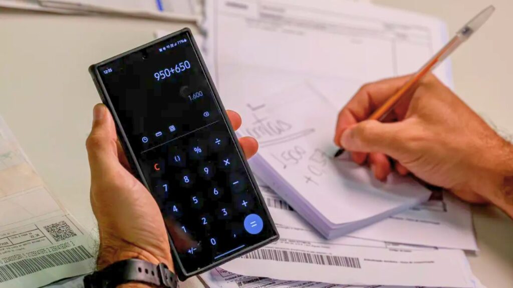 Serasa oferece descontos de até 97% para quitar dívidas até 30 de junho; pagamento via Pix limpa nome na hora.